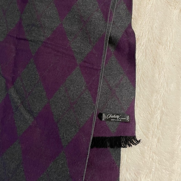 Chelsey by Joseph 100% silk Scarf - Picture 3 of 3